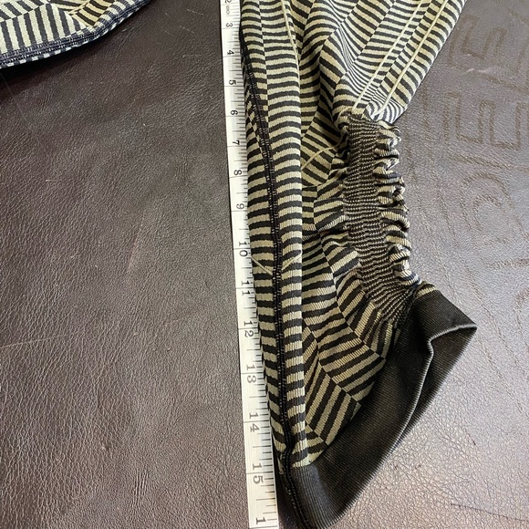 Lululemon In The Flow Crop II Leggings Seamless Ruched Side Chevron Print Sz 6 - Picture 9 of 10